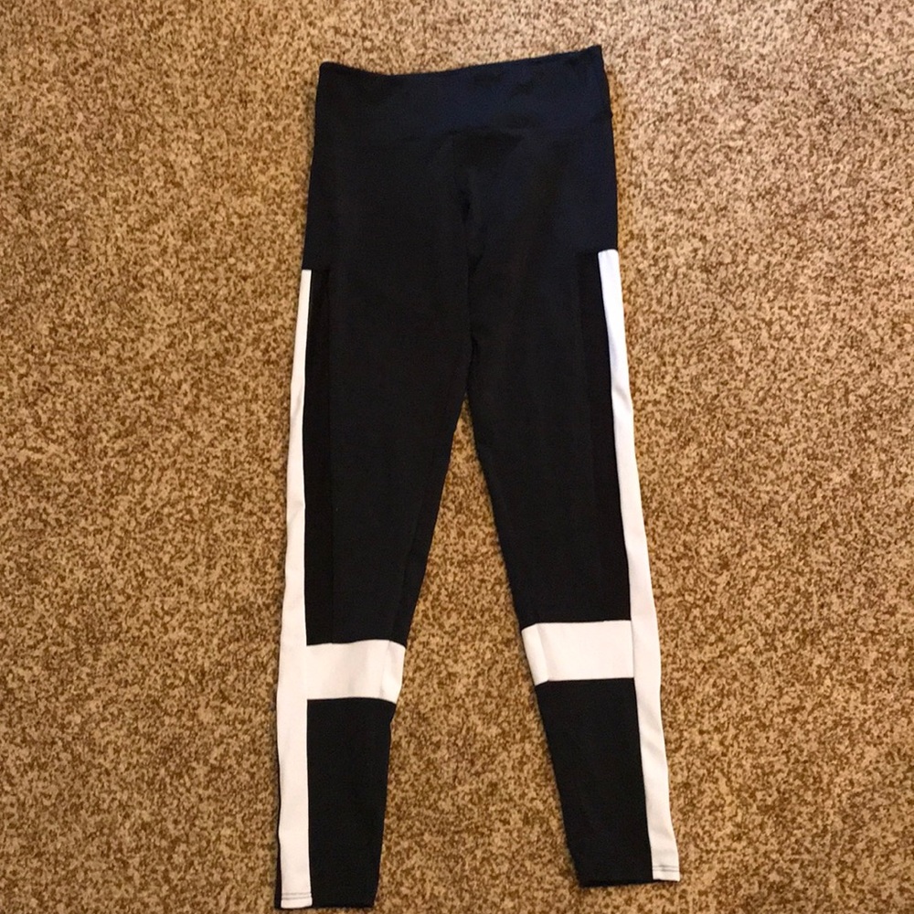 Onzie Black & White Leggings